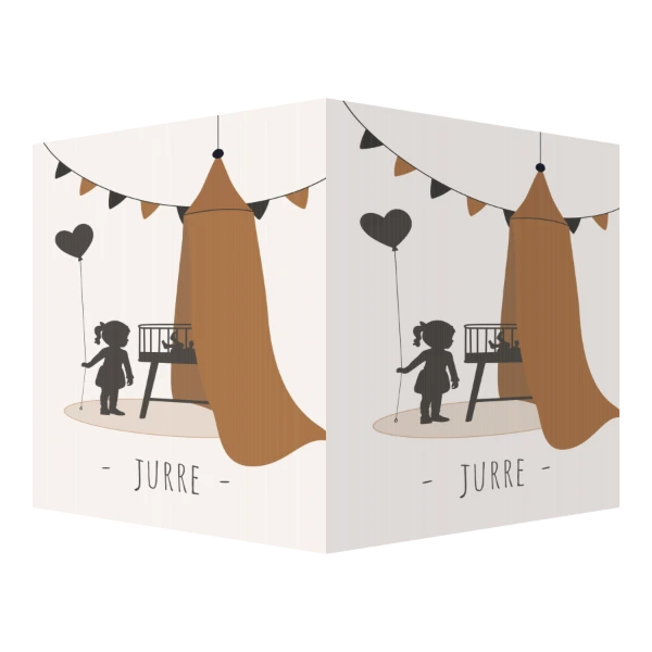 Grote zus met ballon bij wiegje