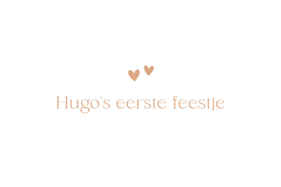 Baby met knuffelkonijn