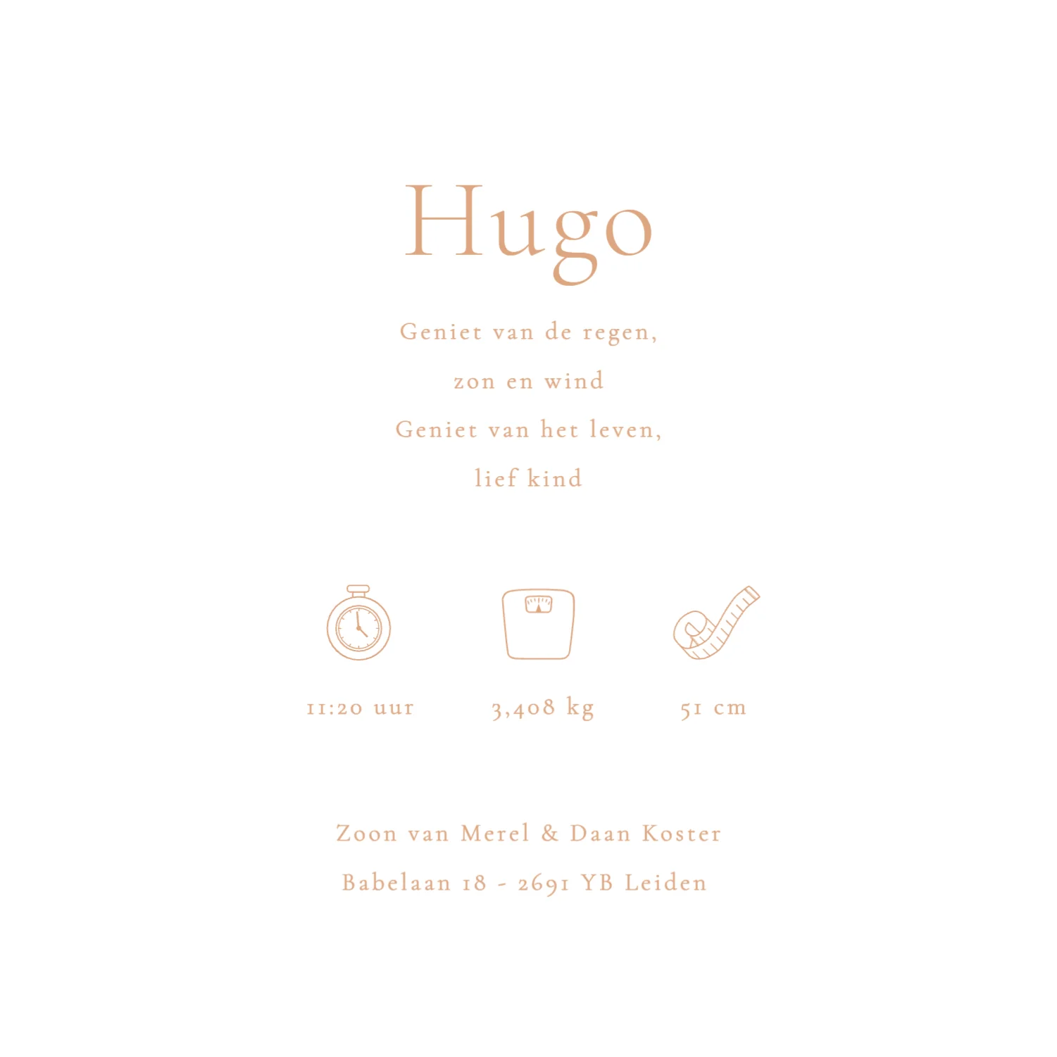 Baby met knuffelkonijn binnenkant